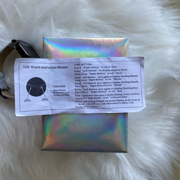 Steve Madden ladies digital watch silver with iridescent color - Picture 10 of 10